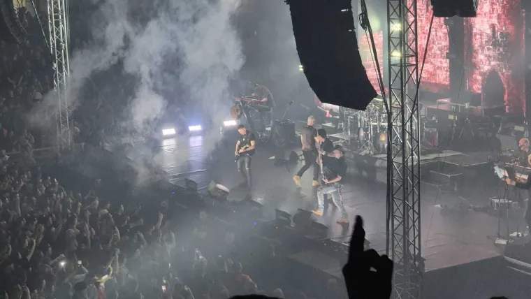 Prepuna dvorana s nestrpljenjem čekala Thompsona: Kad je do&scaron;ao na pozornicu, nastao je spektakl, pogledajte prizore