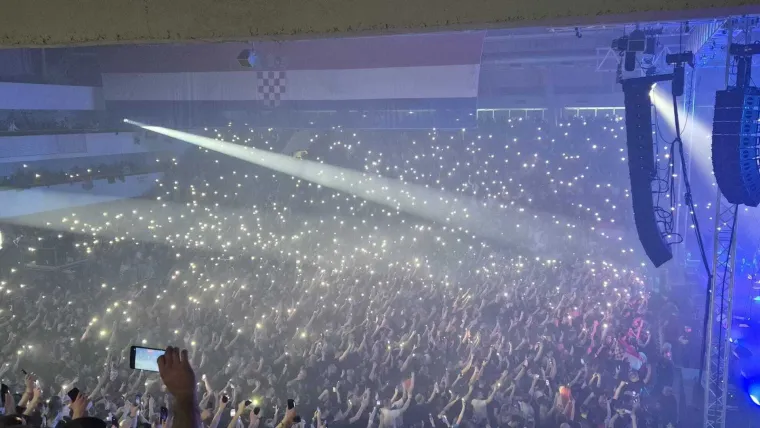 Prepuna dvorana s nestrpljenjem čekala Thompsona: Kad je do&scaron;ao na pozornicu, nastao je spektakl, pogledajte prizore