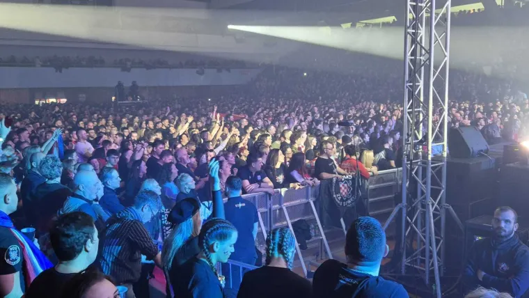 Prepuna dvorana s nestrpljenjem čekala Thompsona: Kad je do&scaron;ao na pozornicu, nastao je spektakl, pogledajte prizore