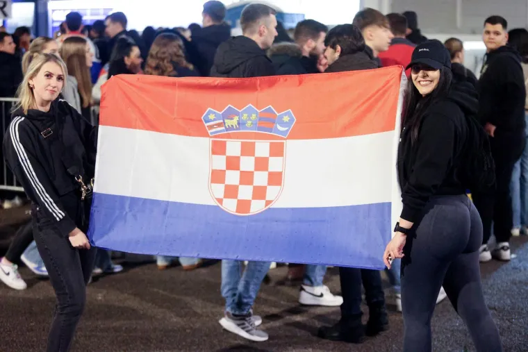 Prepuna dvorana s nestrpljenjem čekala Thompsona: Kad je do&scaron;ao na pozornicu, nastao je spektakl, pogledajte prizore