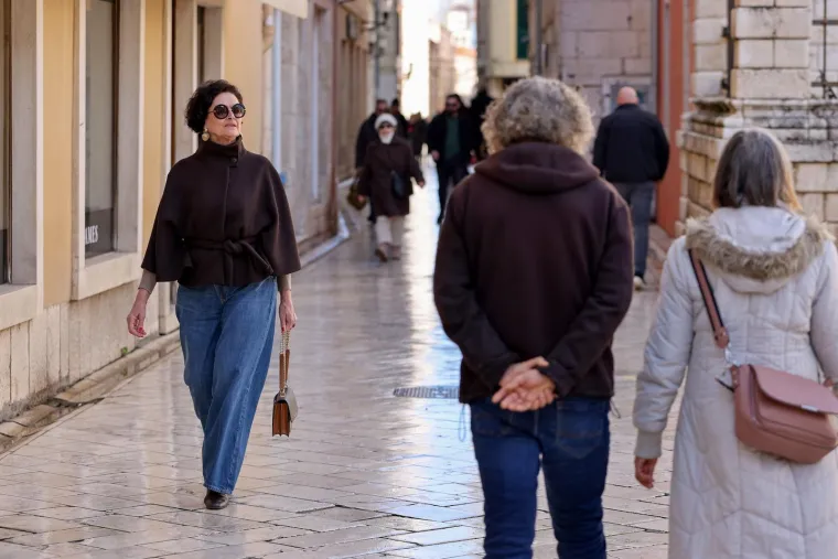 Prolaznica koja je oživjela grad: Cvjetni uzorci dominirali zadarskom &scaron;picom