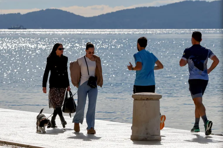Prolaznica koja je oživjela grad: Cvjetni uzorci dominirali zadarskom &scaron;picom
