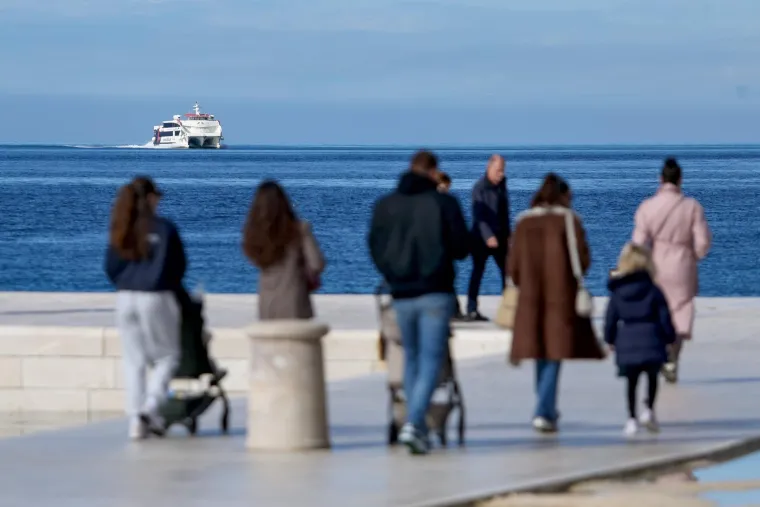 Prolaznica koja je oživjela grad: Cvjetni uzorci dominirali zadarskom &scaron;picom