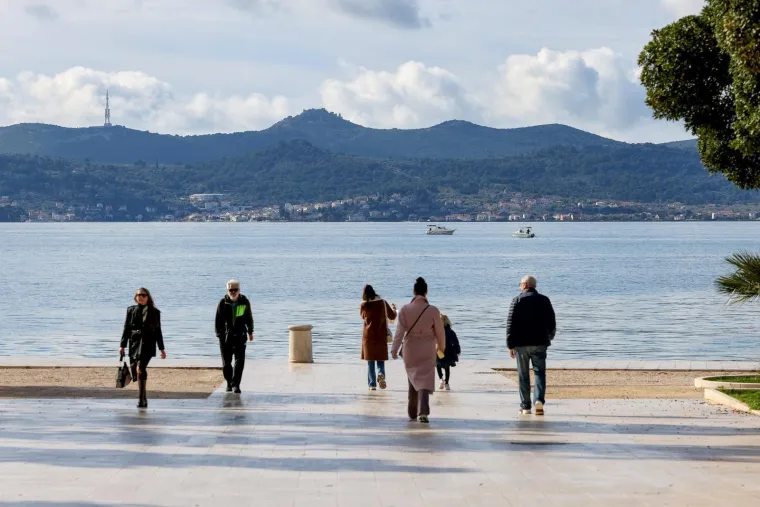 Prolaznica koja je oživjela grad: Cvjetni uzorci dominirali zadarskom &scaron;picom