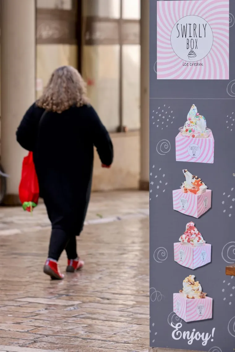 Prolaznica koja je oživjela grad: Cvjetni uzorci dominirali zadarskom &scaron;picom