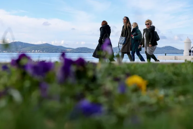 Prolaznica koja je oživjela grad: Cvjetni uzorci dominirali zadarskom &scaron;picom