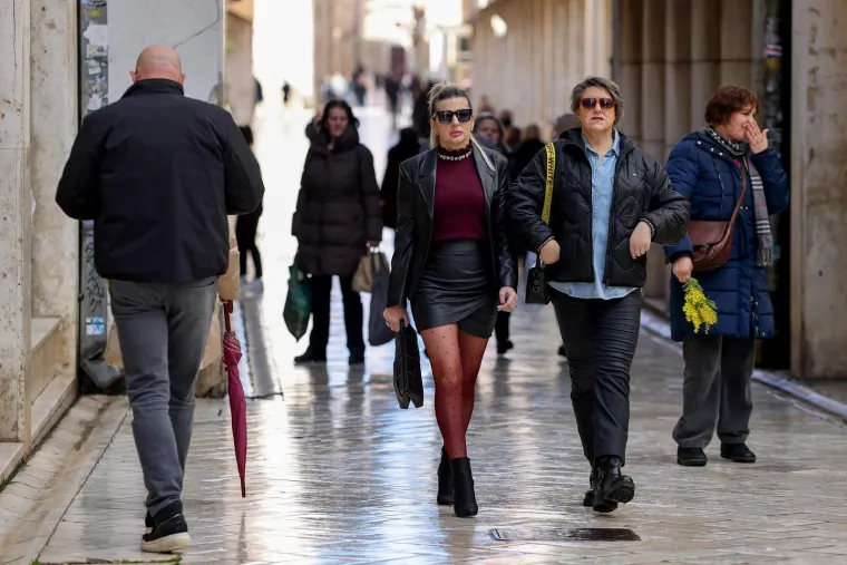 Prolaznica koja je oživjela grad: Cvjetni uzorci dominirali zadarskom &scaron;picom