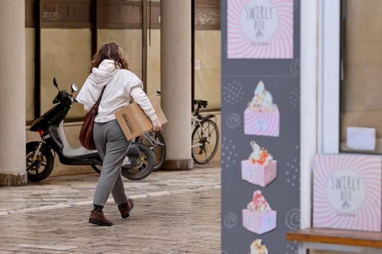 Prolaznica koja je oživjela grad: Cvjetni uzorci dominirali zadarskom &scaron;picom