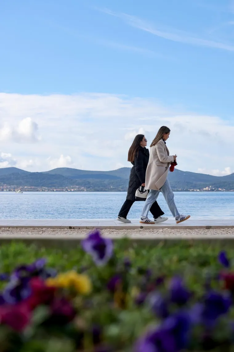 Prolaznica koja je oživjela grad: Cvjetni uzorci dominirali zadarskom &scaron;picom