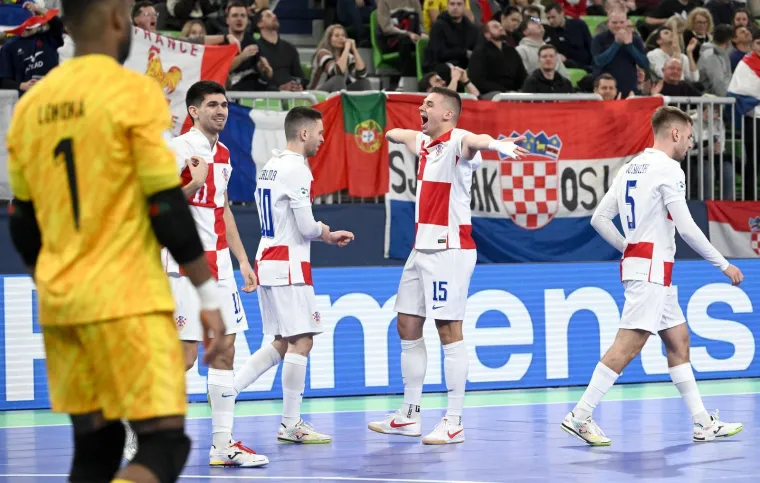 Bože, kakva ludnica u Stožicama: Legendarni majstori iz lože gledali hrvatski urnebes na tribinama