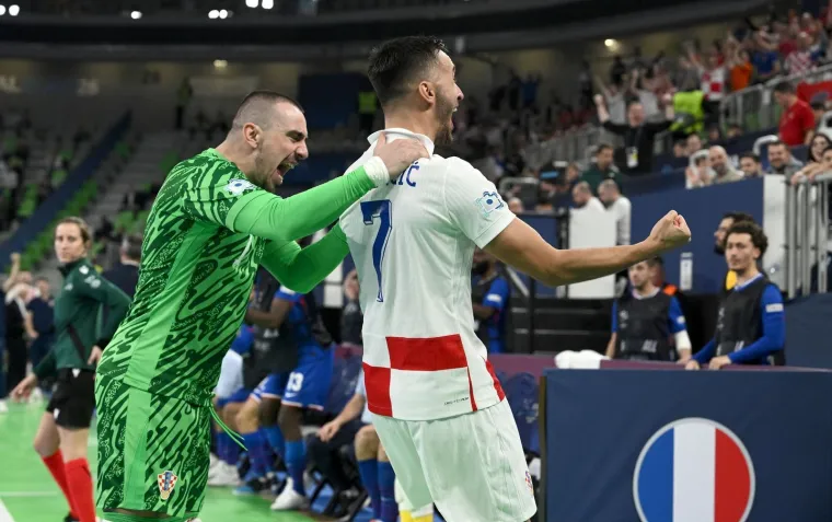 Bože, kakva ludnica u Stožicama: Legendarni majstori iz lože gledali hrvatski urnebes na tribinama