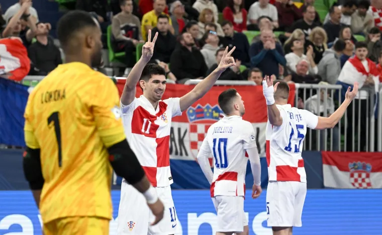 Bože, kakva ludnica u Stožicama: Legendarni majstori iz lože gledali hrvatski urnebes na tribinama