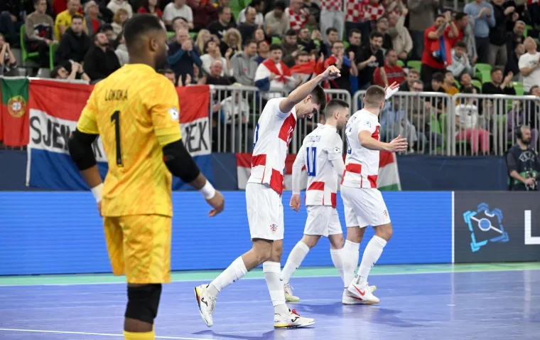 Bože, kakva ludnica u Stožicama: Legendarni majstori iz lože gledali hrvatski urnebes na tribinama