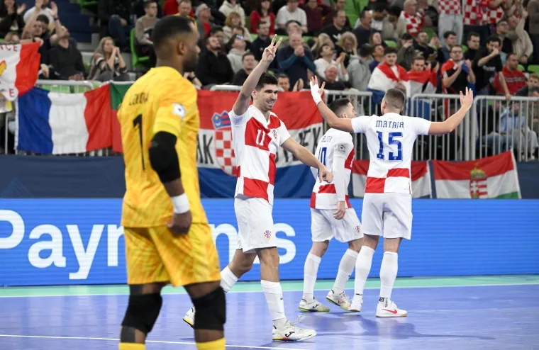 Bože, kakva ludnica u Stožicama: Legendarni majstori iz lože gledali hrvatski urnebes na tribinama