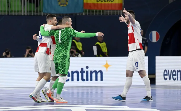 Bože, kakva ludnica u Stožicama: Legendarni majstori iz lože gledali hrvatski urnebes na tribinama