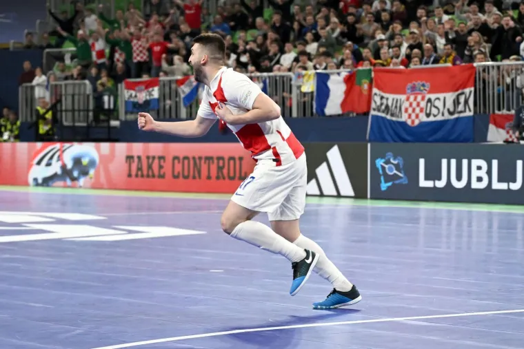 Bože, kakva ludnica u Stožicama: Legendarni majstori iz lože gledali hrvatski urnebes na tribinama