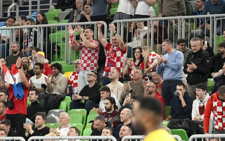 Bože, kakva ludnica u Stožicama: Legendarni majstori iz lože gledali hrvatski urnebes na tribinama