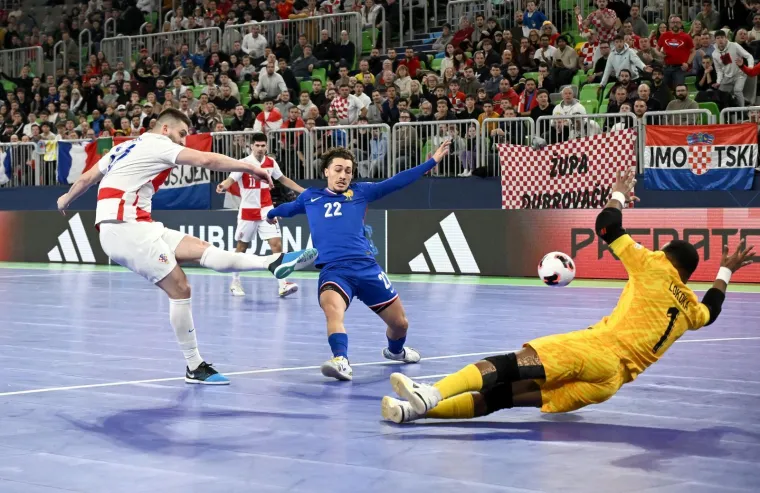 Bože, kakva ludnica u Stožicama: Legendarni majstori iz lože gledali hrvatski urnebes na tribinama