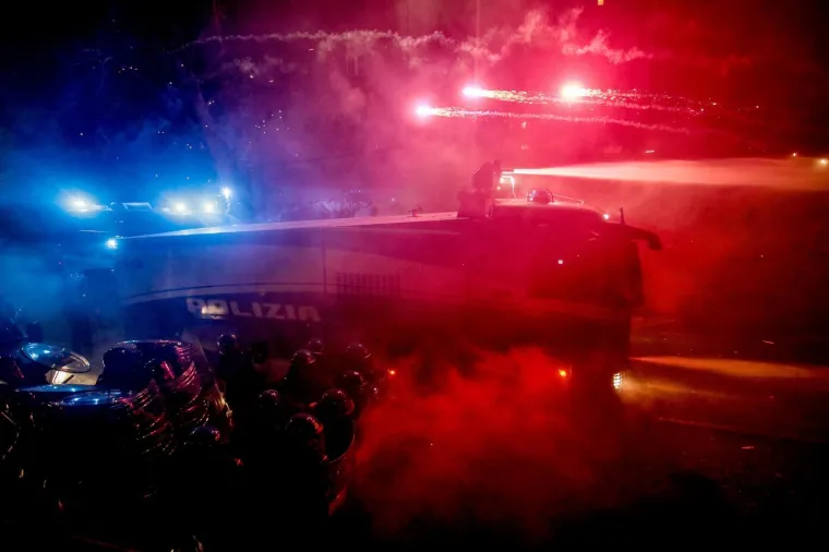 Mračna strana Olimpijskih igara: Dim, petarde i poruka - 'Vratimo grad, oslobodimo planine'