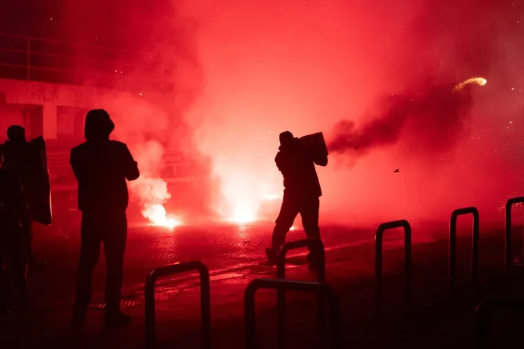 Mračna strana Olimpijskih igara: Dim, petarde i poruka - 'Vratimo grad, oslobodimo planine'