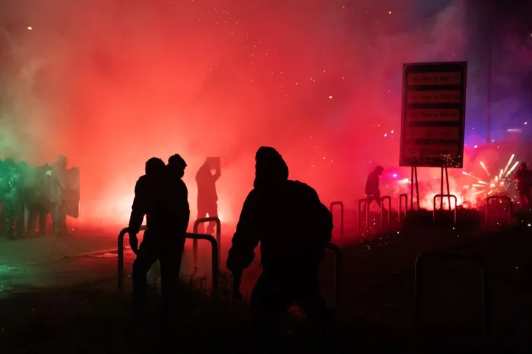 Mračna strana Olimpijskih igara: Dim, petarde i poruka - 'Vratimo grad, oslobodimo planine'