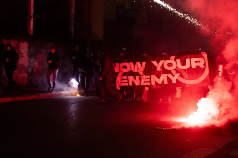 Mračna strana Olimpijskih igara: Dim, petarde i poruka - 'Vratimo grad, oslobodimo planine'