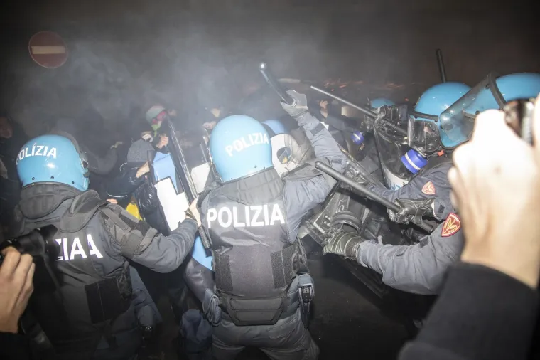 Mračna strana Olimpijskih igara: Dim, petarde i poruka - 'Vratimo grad, oslobodimo planine'