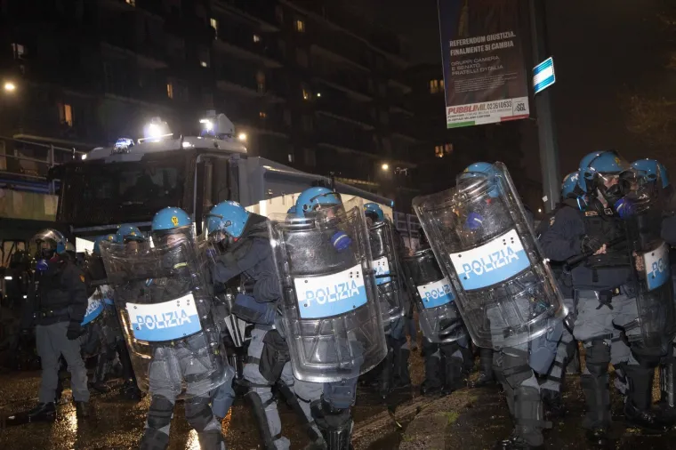 Mračna strana Olimpijskih igara: Dim, petarde i poruka - 'Vratimo grad, oslobodimo planine'