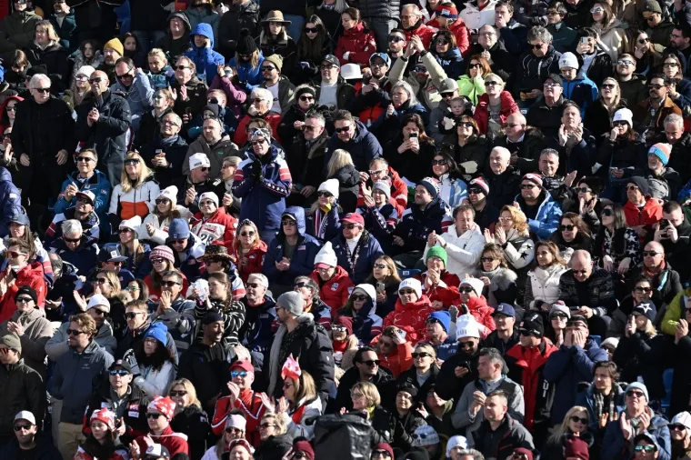 Kadrovi zastra&scaron;ujućeg pada Lindsey Vonn: Nosila je mistični broj za koji se smatra da donosi nesreću