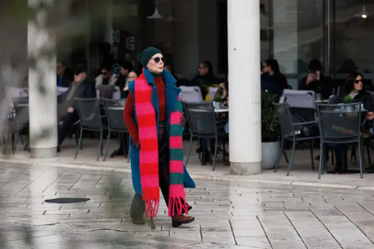 Sunčani đir pretvorio se u modnu pozornicu: Za ovim nogama tamnokose žene u crnom svi su se okretali