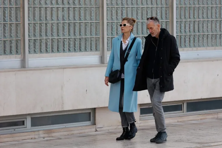 Sunčani đir pretvorio se u modnu pozornicu: Za ovim nogama tamnokose žene u crnom svi su se okretali