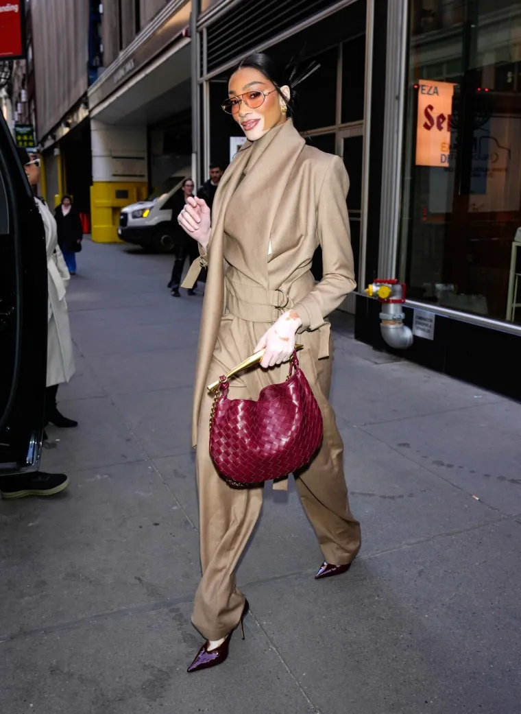 O njoj uvijek pričaju svi! Winnie Harlow zasjala na crvenom tepihu u neodoljivom izdanju koje oduzima dah