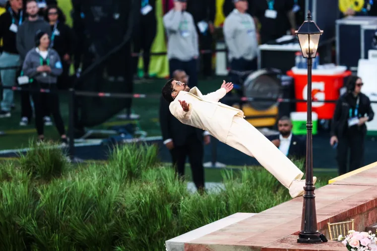 Neželjeni gost uni&scaron;tio Super Bowl! Pogledajte scene koje se nisu mogle vidjeti na TV-u