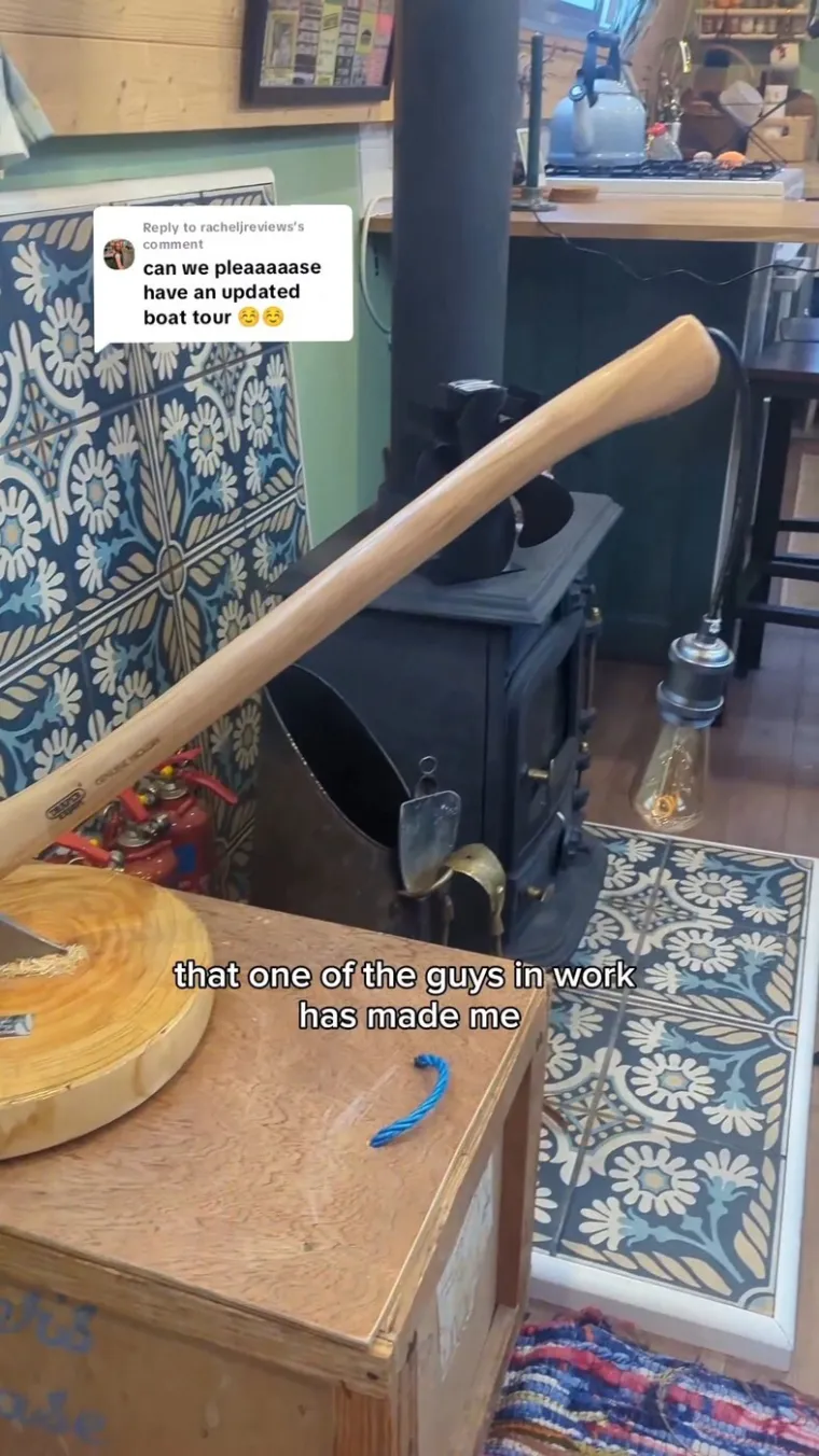 Prekid veze ostavio je bez krova nad glavom: Sada živi u raspadajućem brodu i uživa u tome