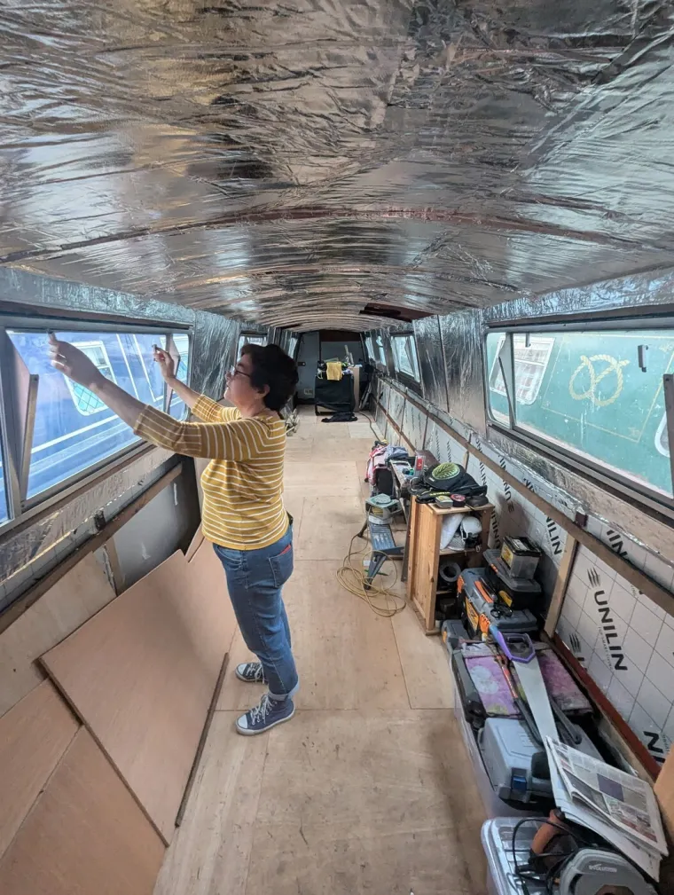 Prekid veze ostavio je bez krova nad glavom: Sada živi u raspadajućem brodu i uživa u tome