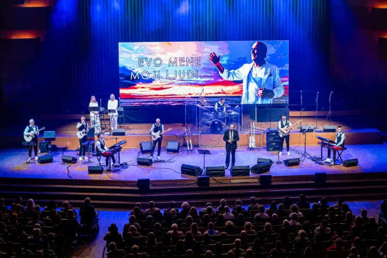 Ovako to radi Mladen Grdović: Pogledajte atmosferu na proslavi 45. godina njegove karijere