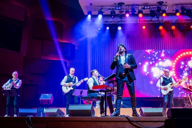 Ovako to radi Mladen Grdović: Pogledajte atmosferu na proslavi 45. godina njegove karijere