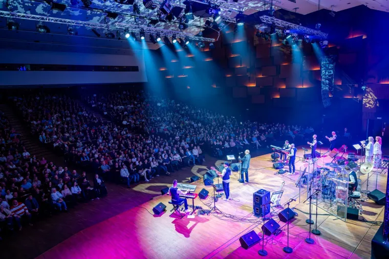 Ovako to radi Mladen Grdović: Pogledajte atmosferu na proslavi 45. godina njegove karijere