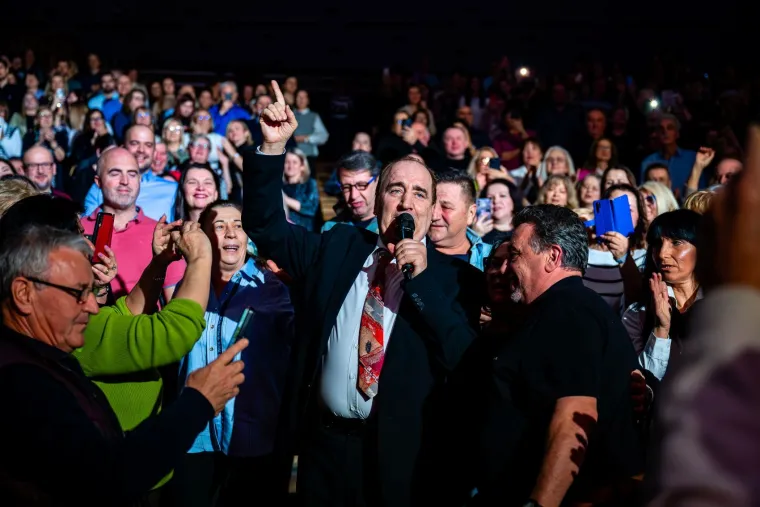 Ovako to radi Mladen Grdović: Pogledajte atmosferu na proslavi 45. godina njegove karijere