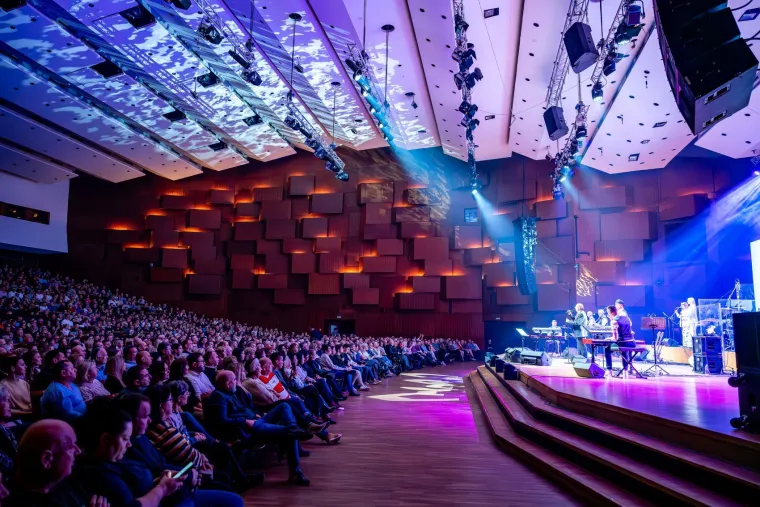 Ovako to radi Mladen Grdović: Pogledajte atmosferu na proslavi 45. godina njegove karijere