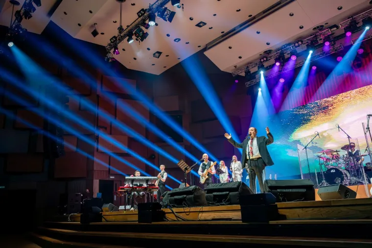 Ovako to radi Mladen Grdović: Pogledajte atmosferu na proslavi 45. godina njegove karijere