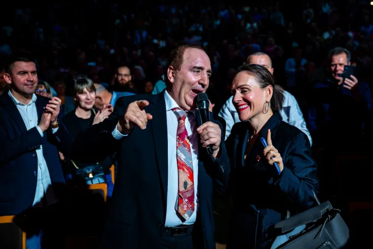 Ovako to radi Mladen Grdović: Pogledajte atmosferu na proslavi 45. godina njegove karijere