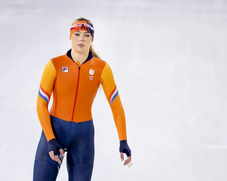 Osvojila zlato i sru&scaron;ila rekord pa krenula skidati opremu: Problematični dečko sve pratio iz prvog reda