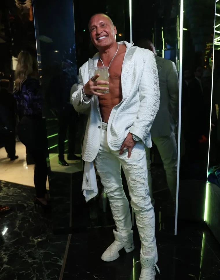 Dao je bogatstvo kako bi od njega napravili visokog mu&scaron;karca: Proživio je pakao, i nije mu dosta