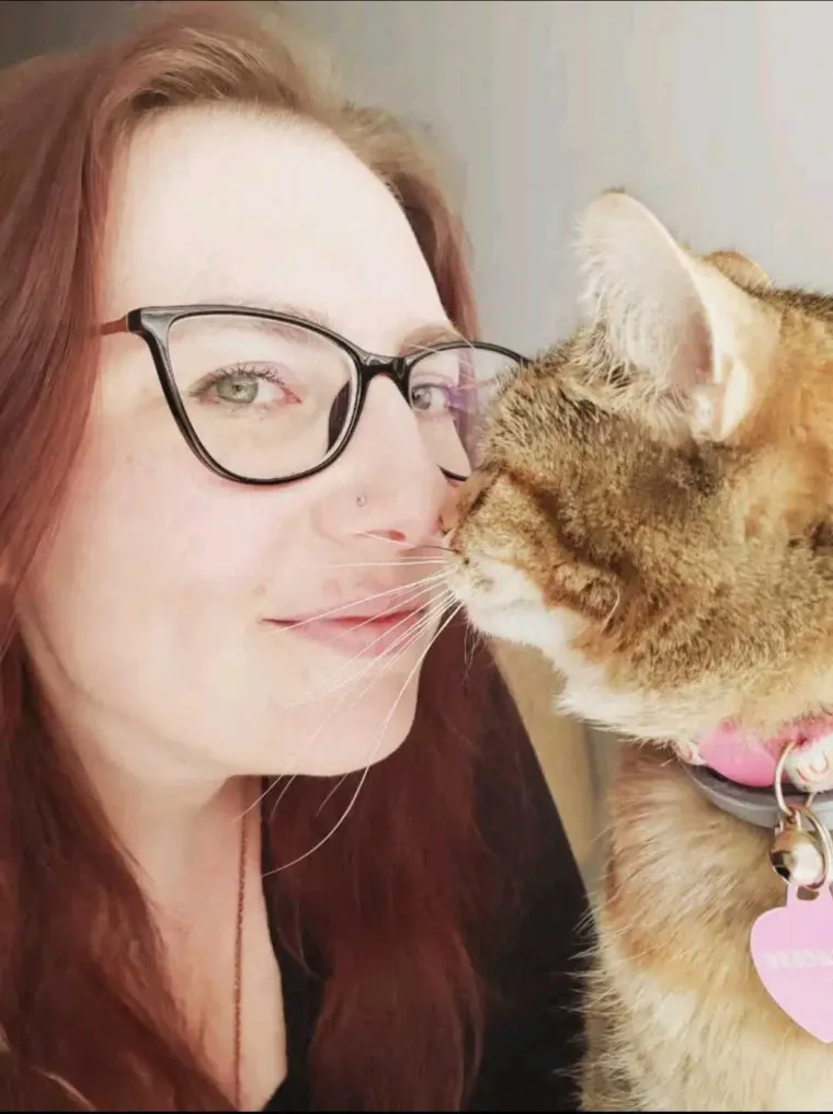 Prisiljena je živjeti život vampirice jer je može ubiti samo jedna minuta na suncu