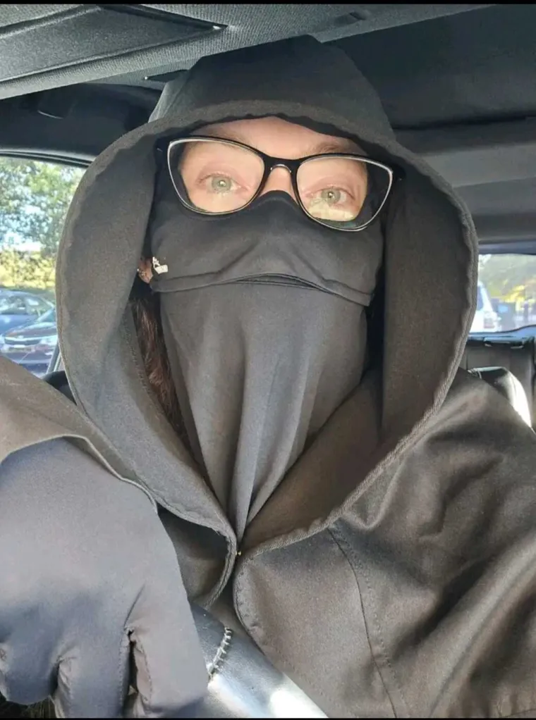 Prisiljena je živjeti život vampirice jer je može ubiti samo jedna minuta na suncu