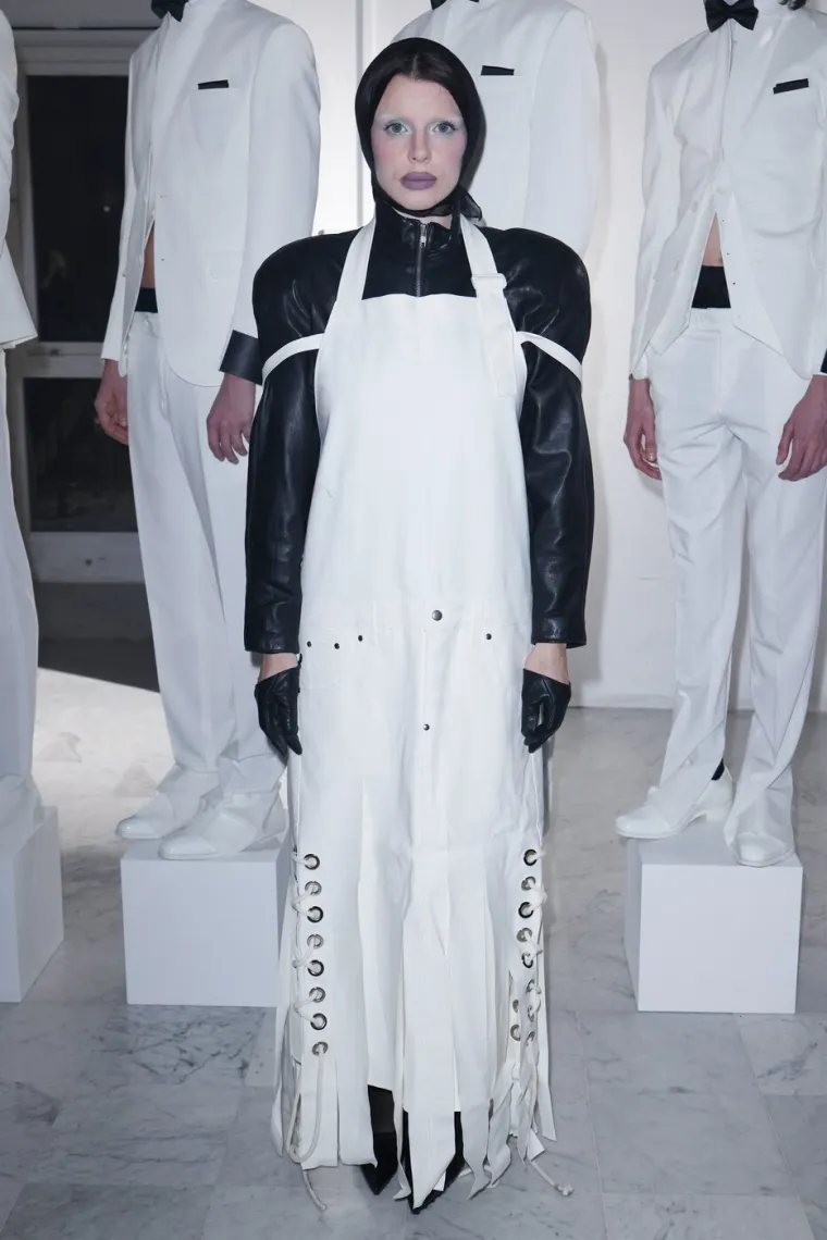 Julia Fox zna kako privući pažnju: Pogledajte kombinacije o kojima se danima raspravlja