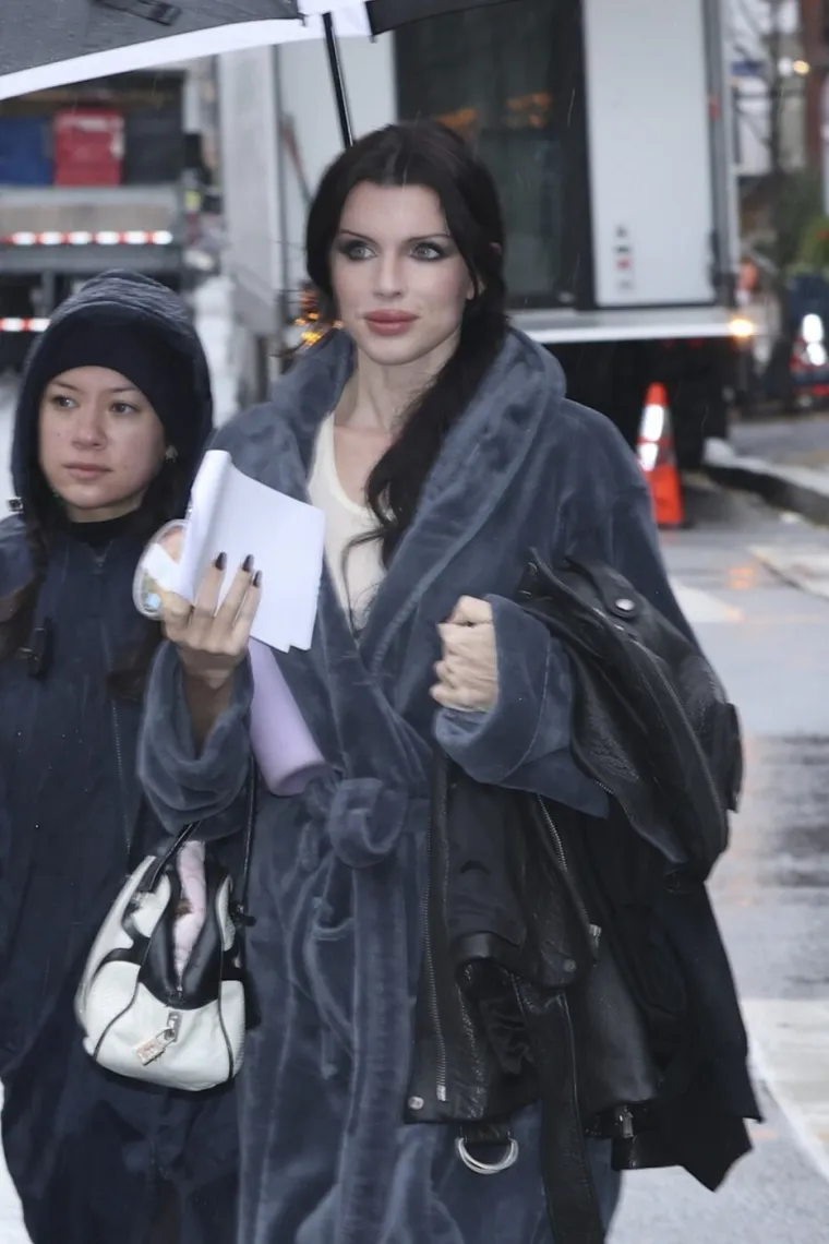 Julia Fox zna kako privući pažnju: Pogledajte kombinacije o kojima se danima raspravlja