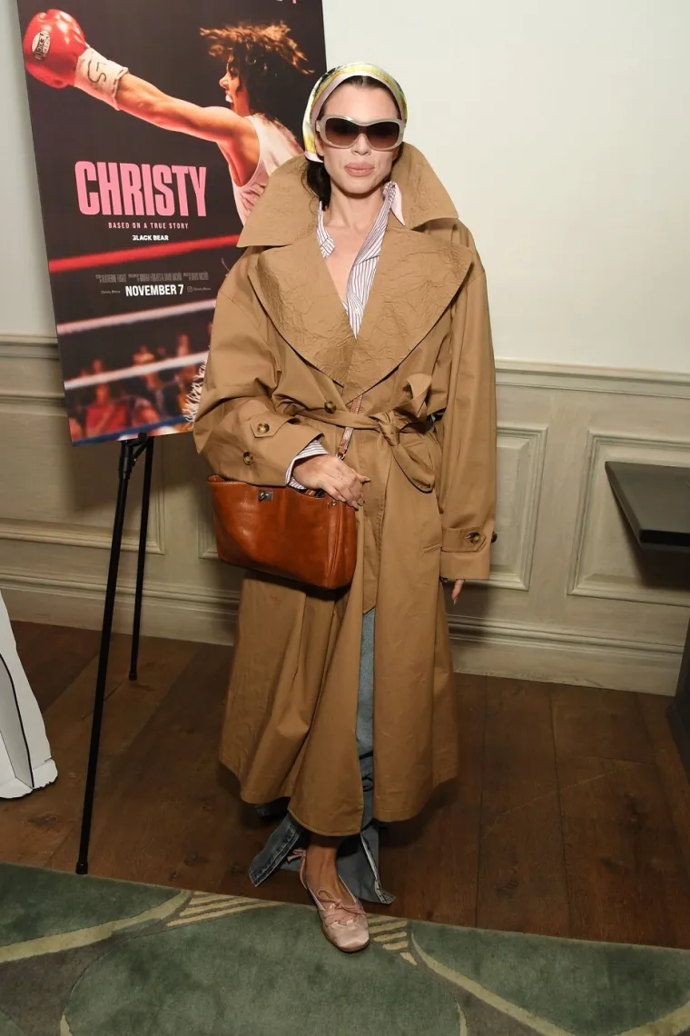 Julia Fox zna kako privući pažnju: Pogledajte kombinacije o kojima se danima raspravlja