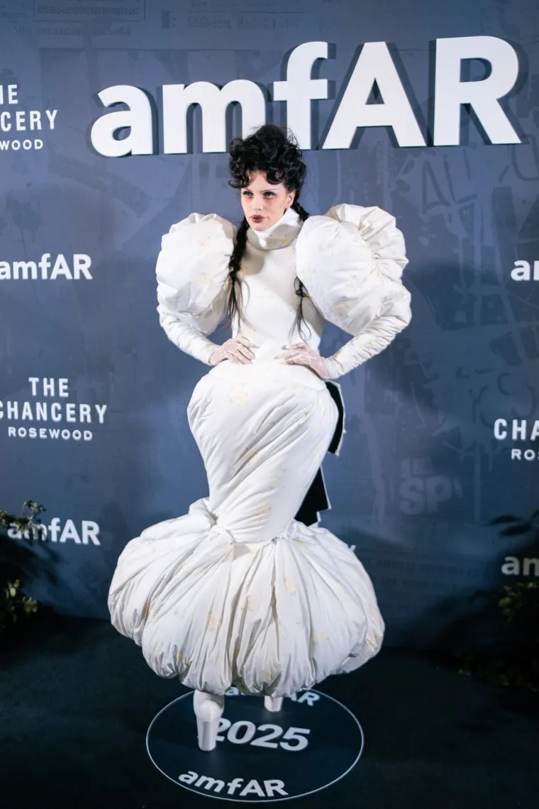 Julia Fox zna kako privući pažnju: Pogledajte kombinacije o kojima se danima raspravlja